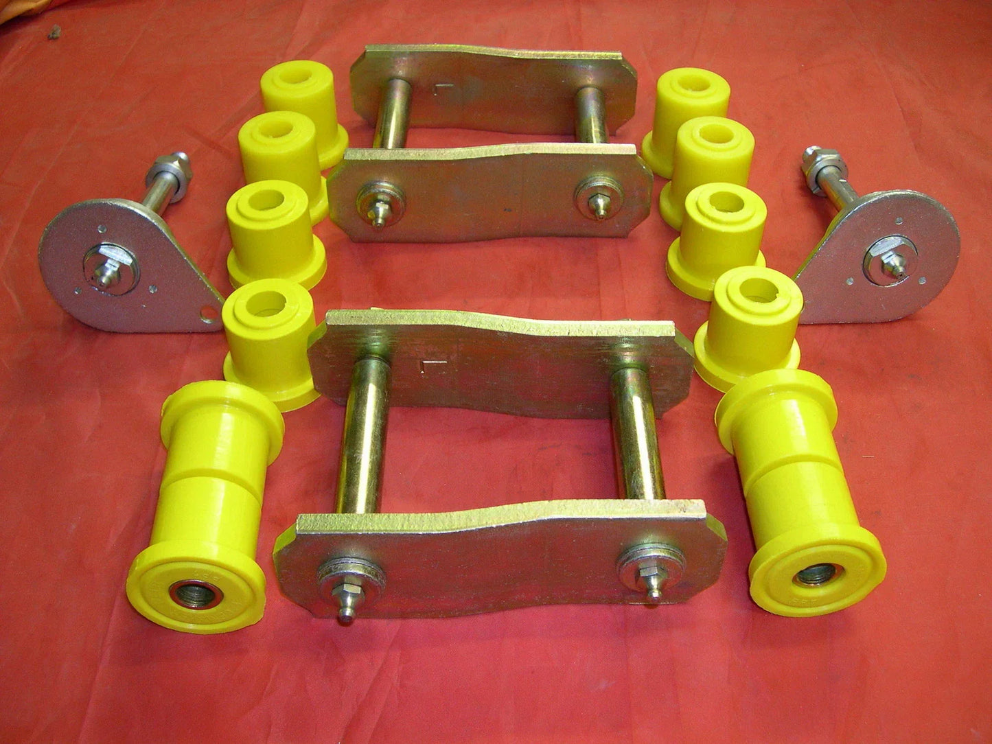 Greaseable Rear Shackle & Pin Bush Kit for LandCruiser HZJ78 Troopie (1999)