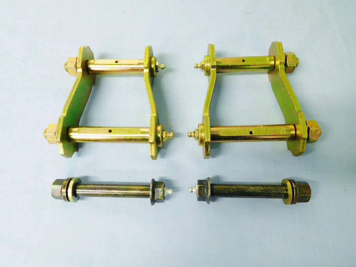 Rear Greasable Spring Shackles & Pins for Toyota Hilux VZN167 V6 (2002-2004)