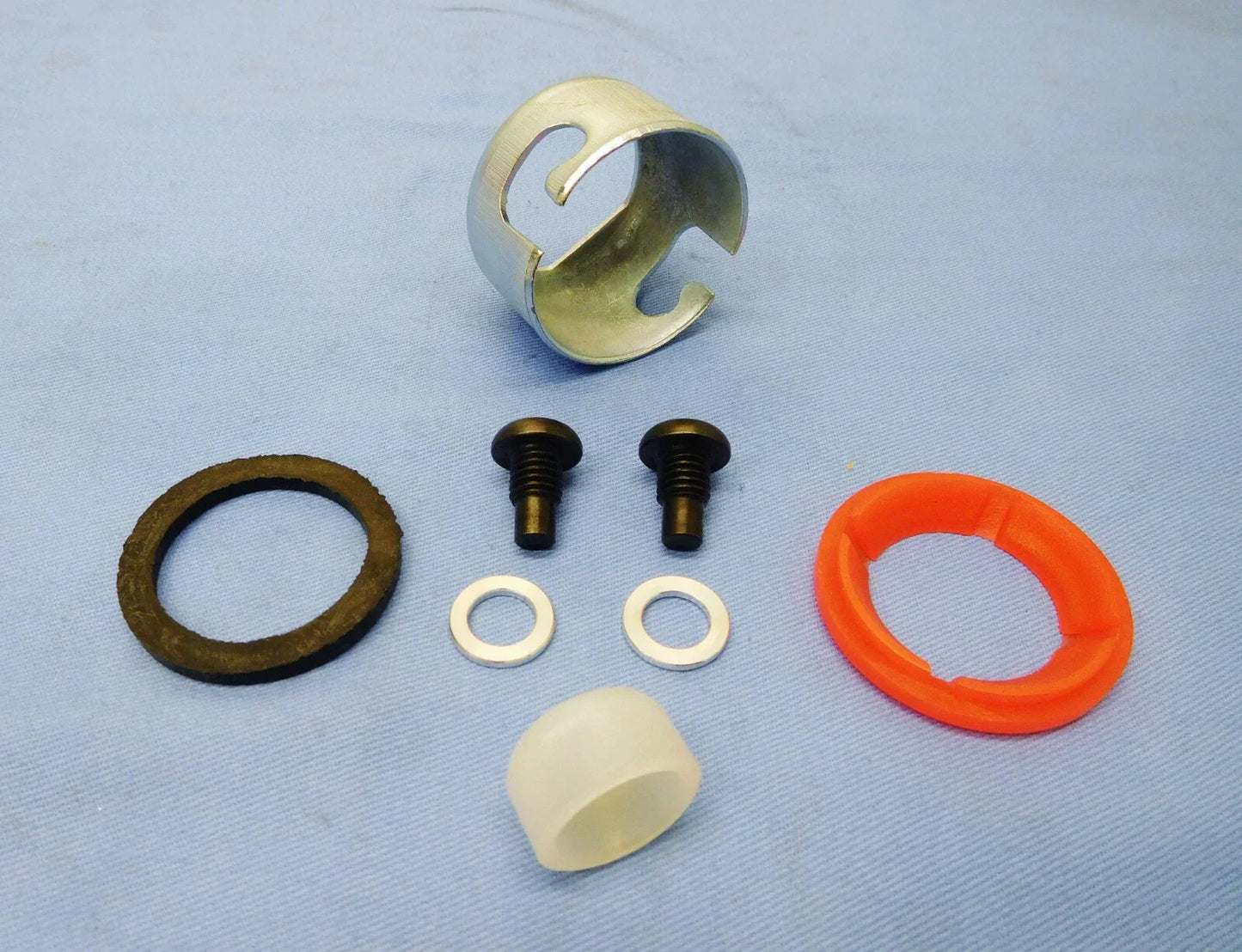 Gear Stick Lever Housing Pin & Bush Repair for Hilux LN65 (1984-1988)