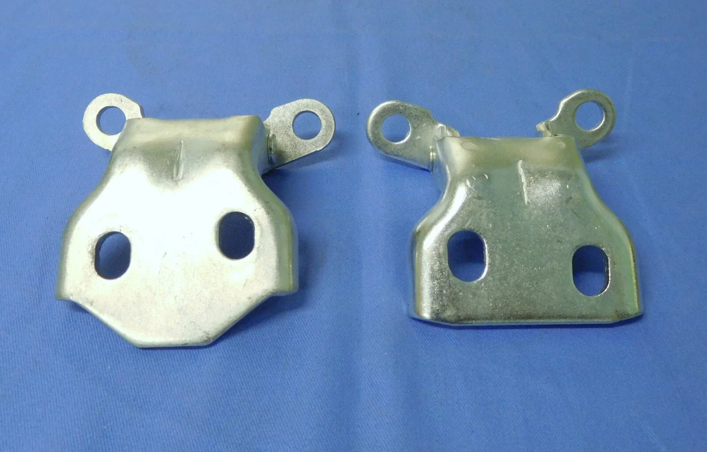 Front RH Door Hinge Upper & Lower Set for 2WD Holden TF Rodeo (1989-1997)