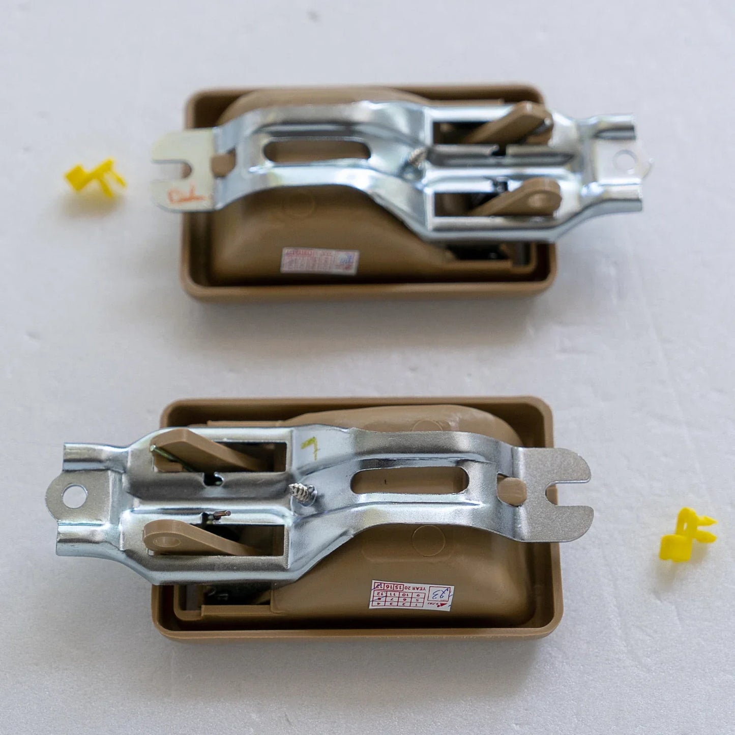 Inner Door Handles for 1983-1988 Toyota Hilux LN50 RN55 LN56 YN58R (2 x Brown)