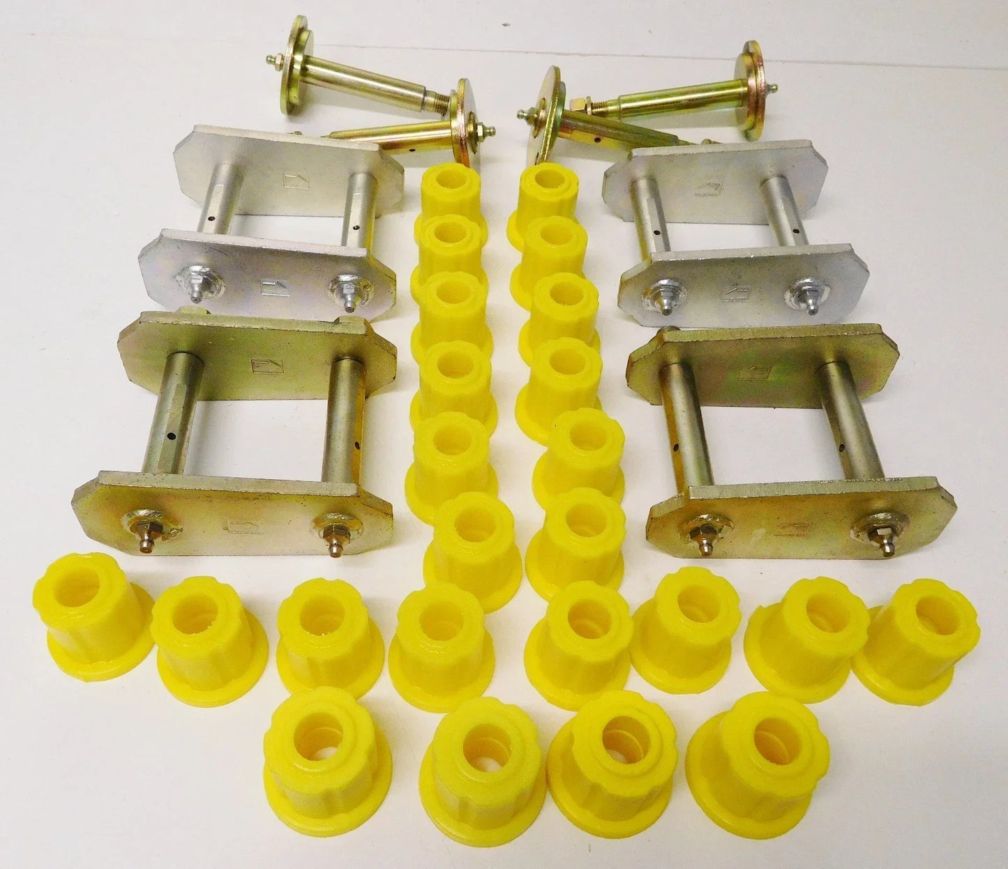 Greaseable Spring Shackles Kit for Nissan Patrol GQ Y60 (1988-1997)