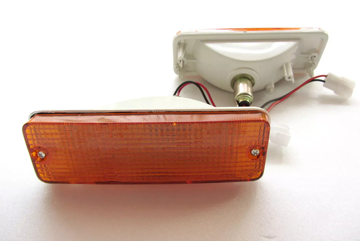 Turn Signal Lights for 1983-1988 Toyota Hilux Hero LN50 LN55 LN56 YN58R (2)