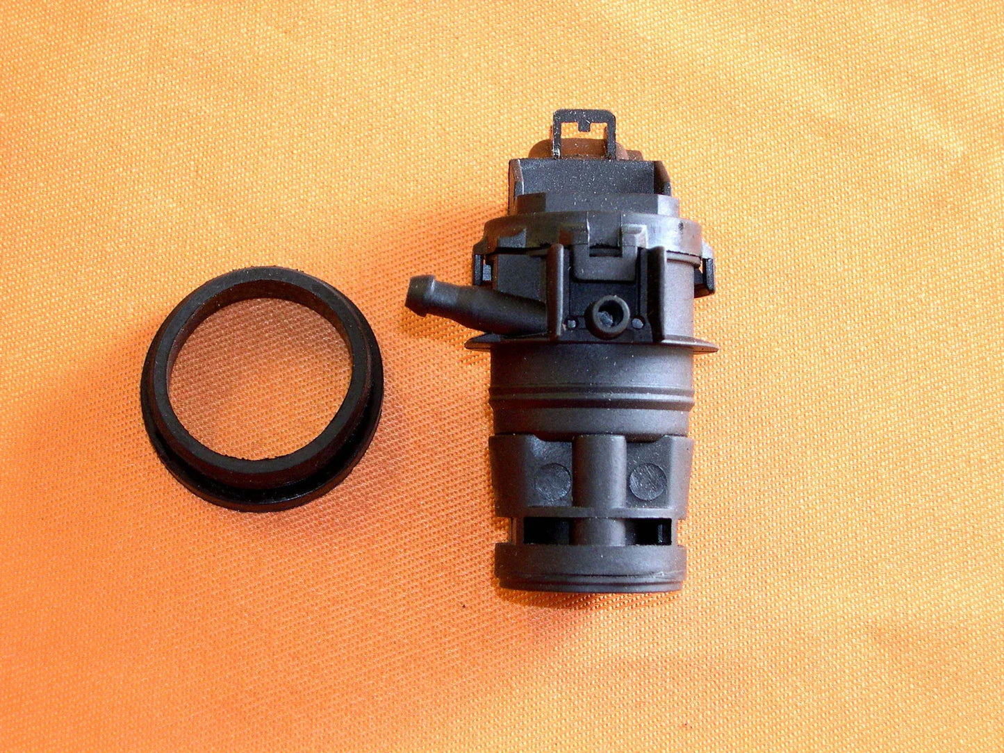 Windscreen Washer Pump Motor for Toyota Hilux KUN26R (2005 - Present)