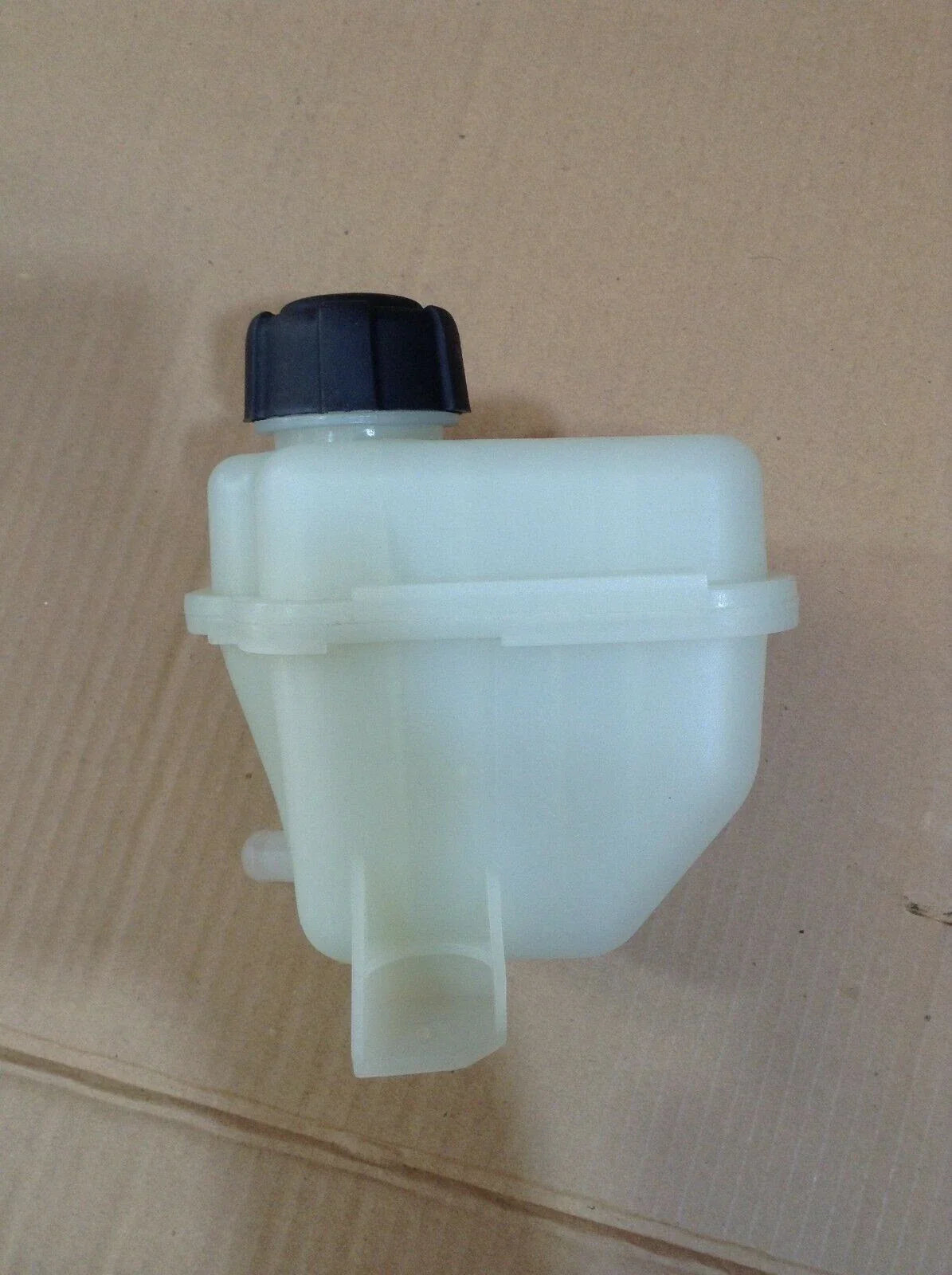 Coolant Expansion Overflow Tank for Nissan Dualis/Dualis +2 J10 (2007-2016)