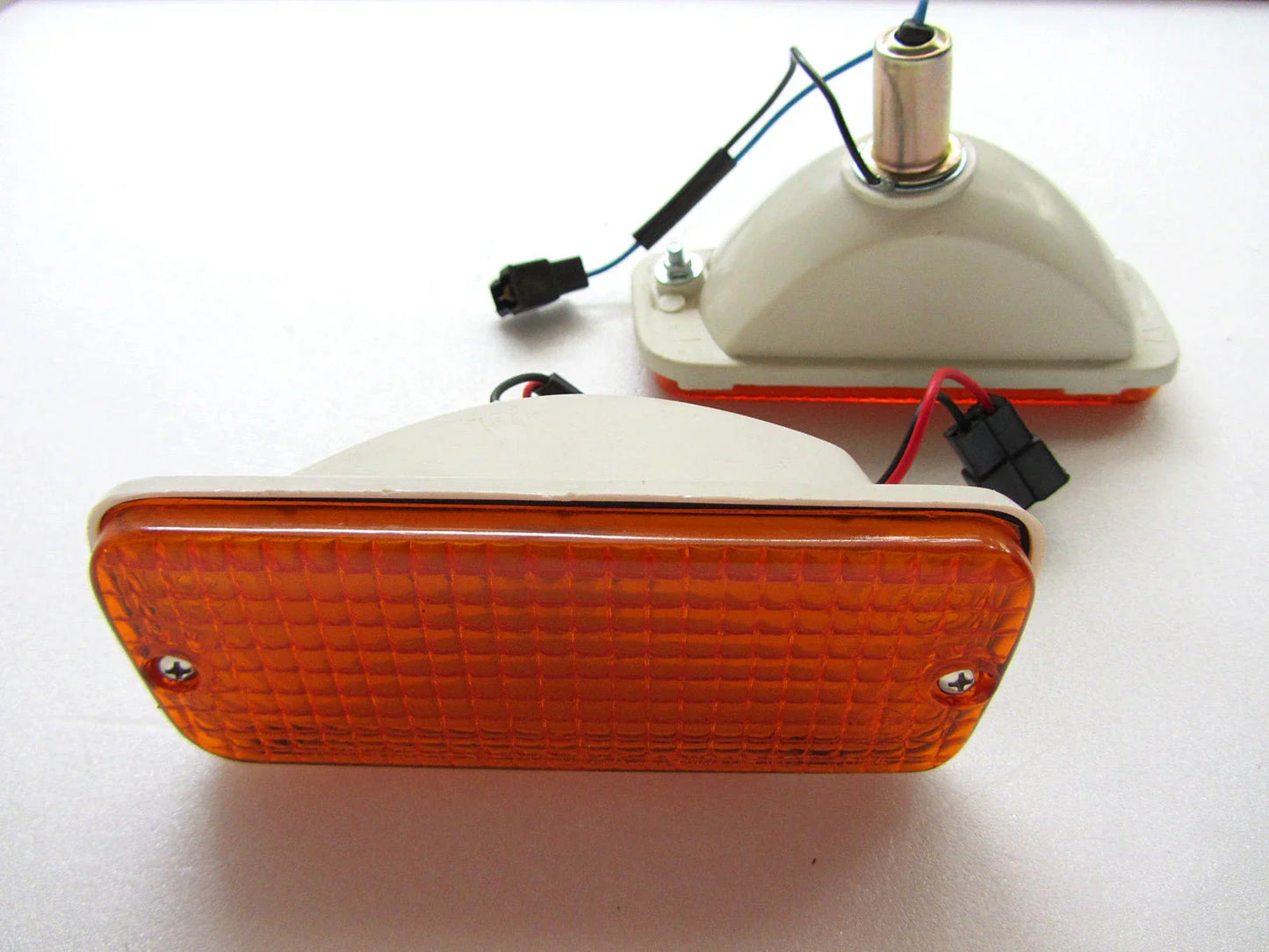 Toyota Hilux RN30 Turn Signal Light Bumper (1980-1983)
