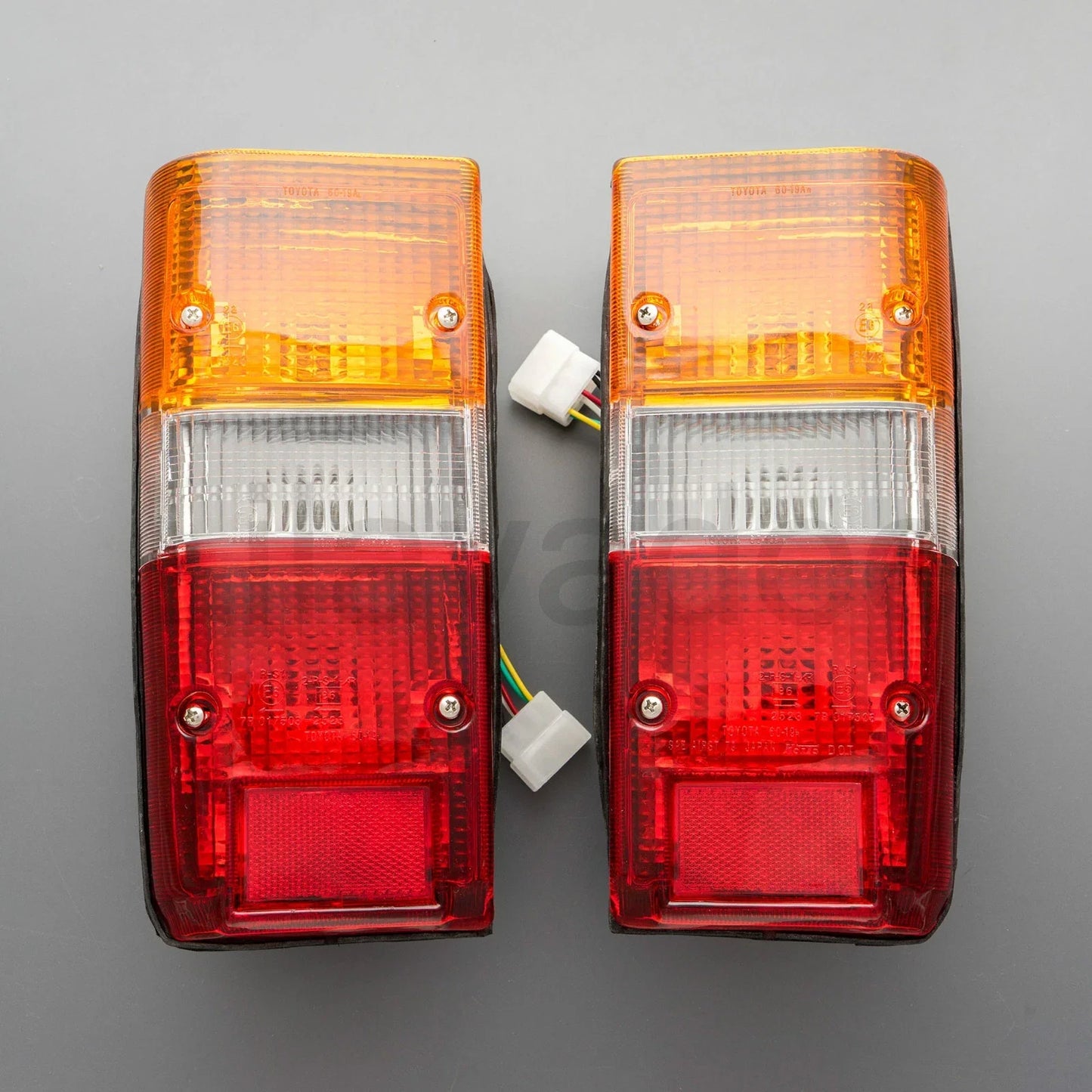 Tail Light for Toyota Land Cruiser FJ60 FJ62 BJ60 BJ62 HJ60 HJ61 HJ65 (1980-1990)