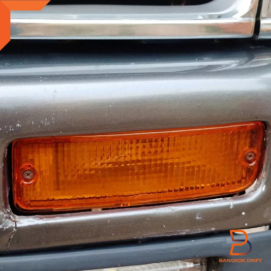 Amber Lens Bumper Side Turn Signal Lamp Light for Toyota Hilux (1988-1997)