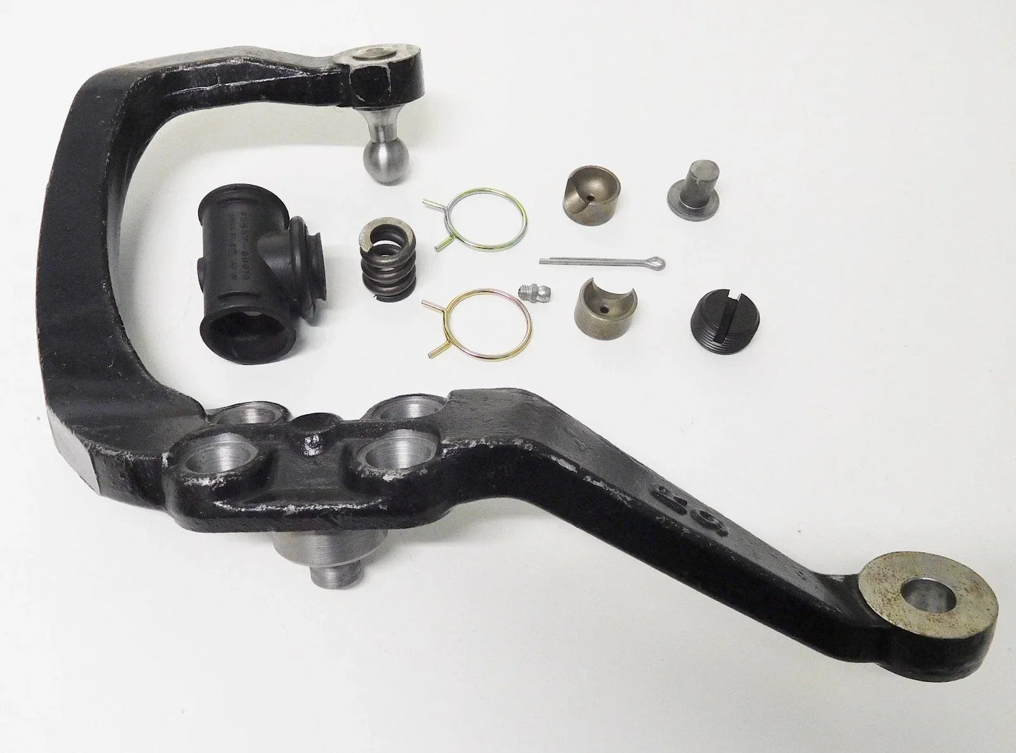 RH Steering Boomerang Swivel Arm + Ball Cup for Hilux LN42 LN46 (1979-1983)