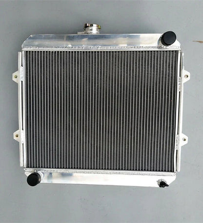 3 Core Aluminum Radiator + Red Hose for HILUX RN105 RN106 RN130 (1995-2005)