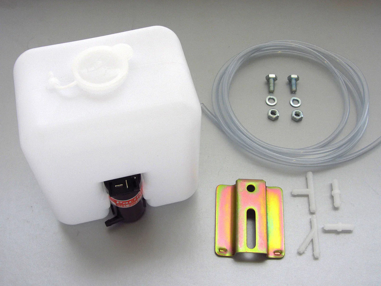 Windshield Washer Tank for Isuzu KB, KBZ, TF, TFR, Holden Rodeo, Vauxhall Brava