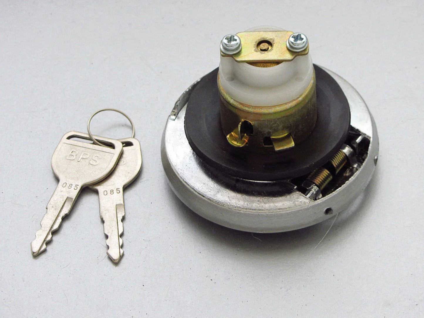 Toyota Corolla KE30 Locking Petrol Gas Fuel Cap with Key (1975-1982)
