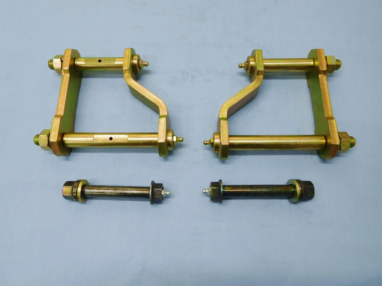 Rear Suspension Greasable Spring Shackles & Pins for Isuzu D-Max (2020)