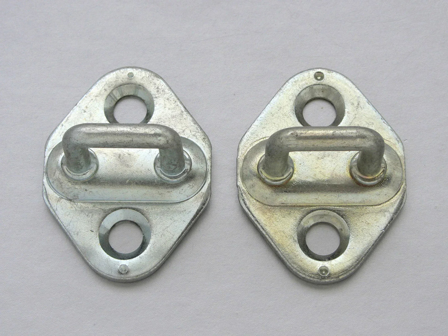 Door Lock Latch Striker Plate for 97-05 Toyota Hilux 6th Gen LN147 LN167 (1997-2005)