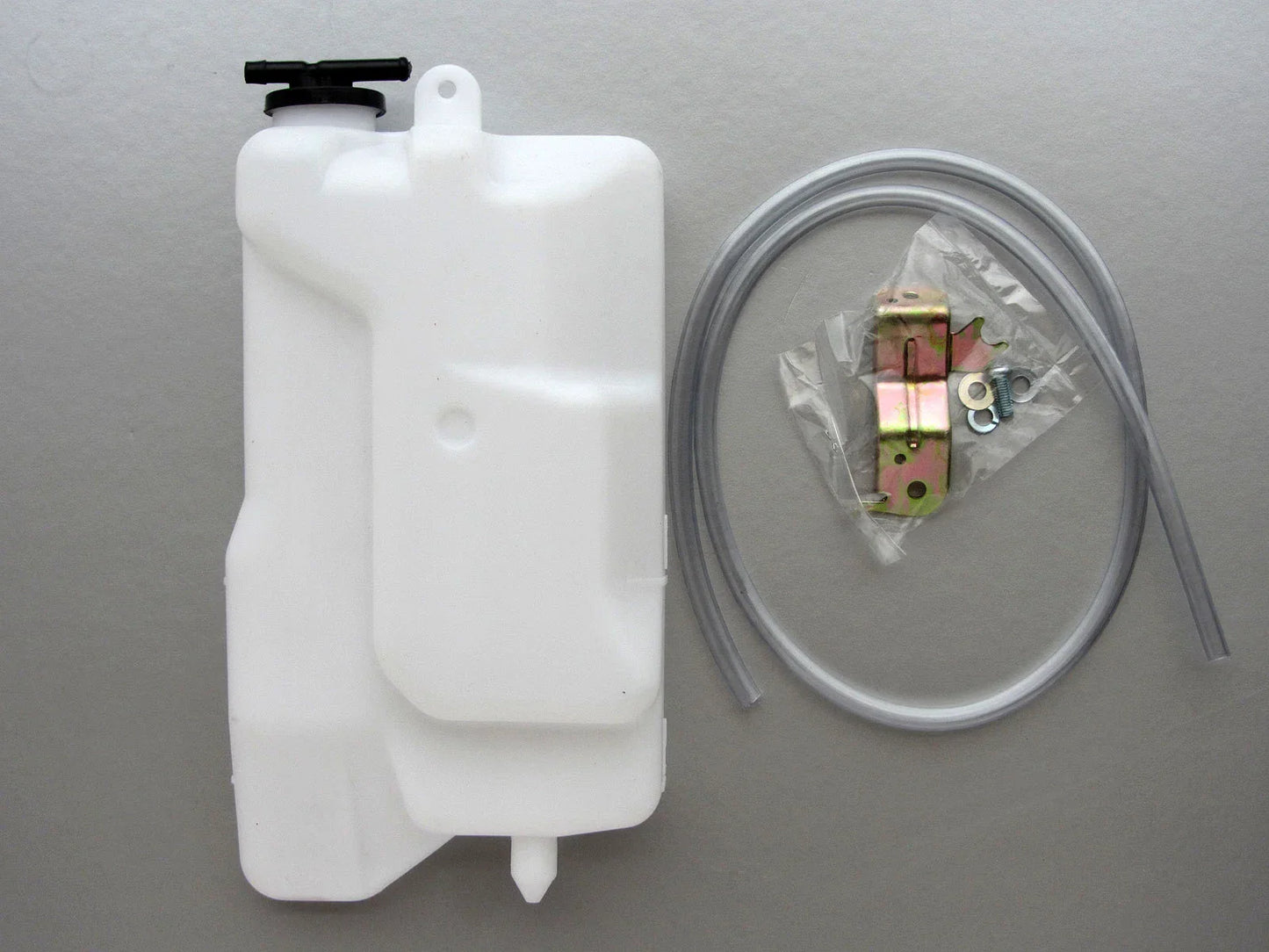 Radiator Overflow Bottle Tank for 97-05 Toyota Hilux Tiger LN145 (1997-2005)