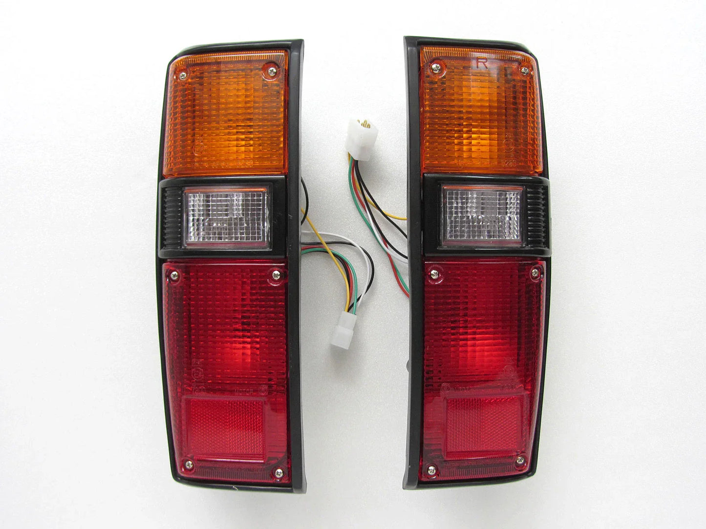 Tail Lights for Toyota Hilux RN30 RN40 LN46 (1978-1988) - 2 x New Tail Lights