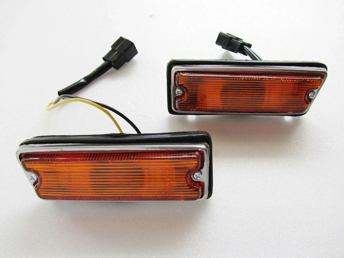 Side Marker Lights for Toyota Corolla KE20 KE25 TE27 (1970-1979) - New Pair