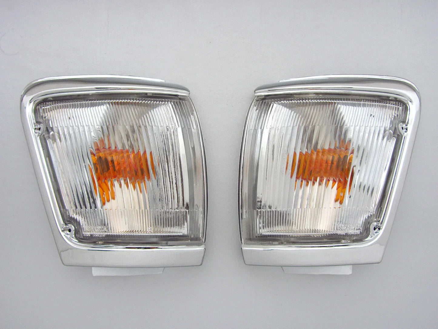 Chrome Indicator Corner Lights for 88-97 Toyota Hilux LN103 LN104 (88-97)