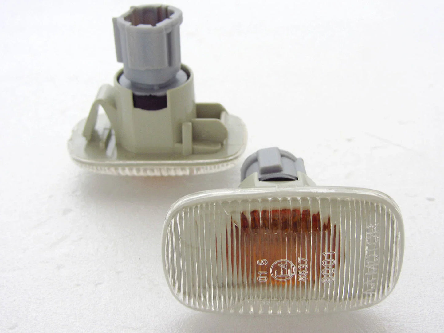 White Guard Side Fender Turn Signal Light for Isuzu D-Max Holden Rodeo (03-05)