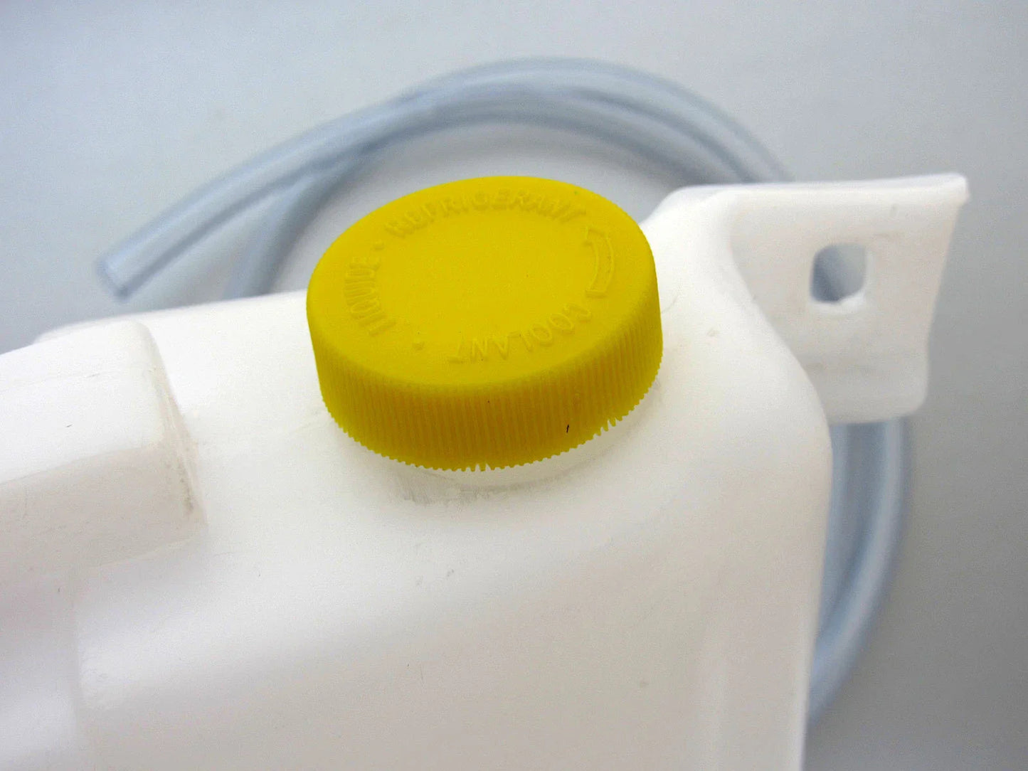 Radiator Overflow Bottle Tank for Nissan Navara D22 (1997-2005)