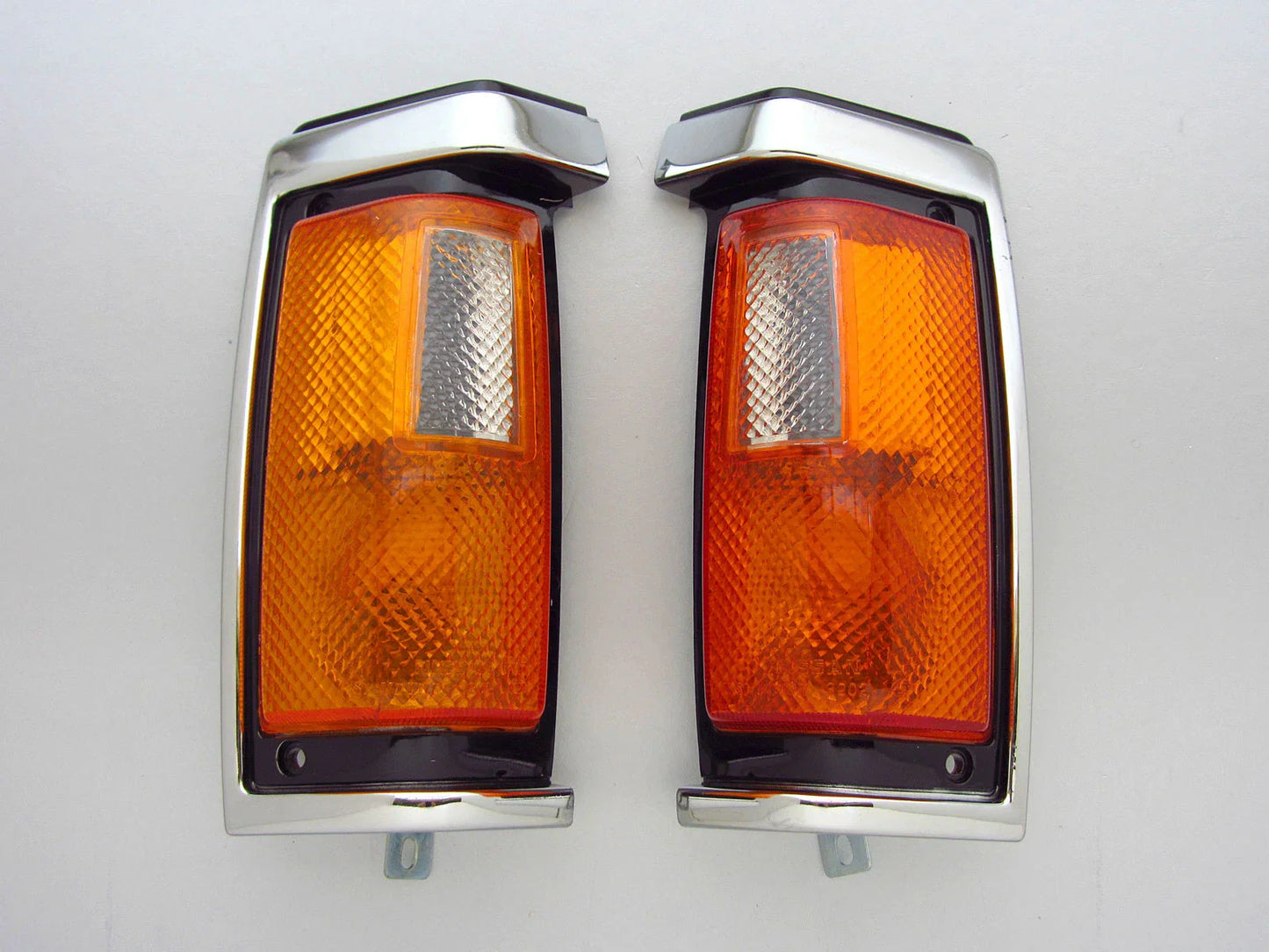 Chrome Corner Light Signal Indicators for Nissan Navara D21 Pickup (1986-1989)