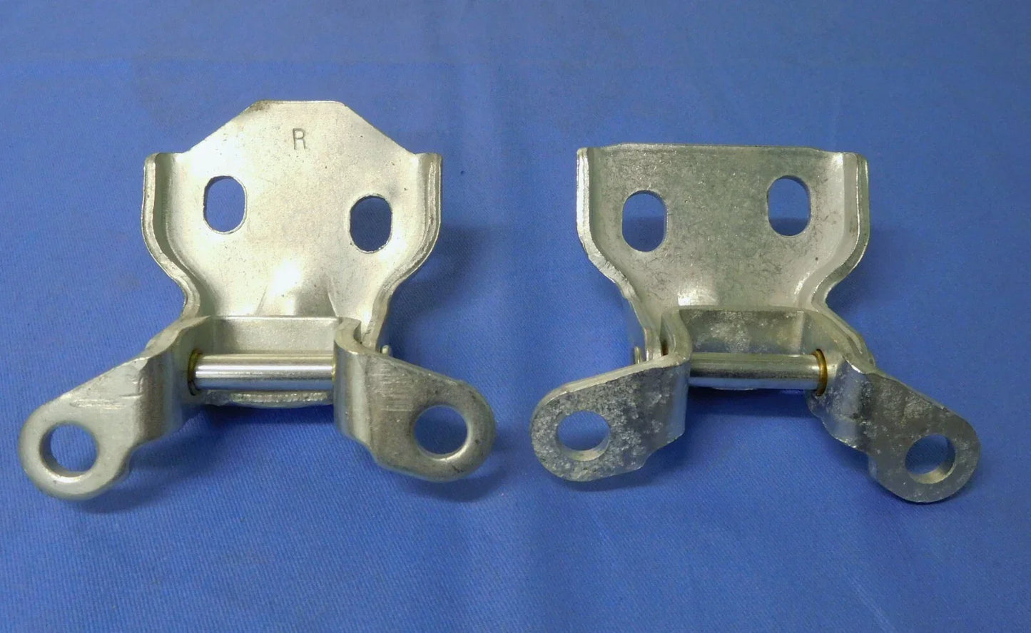 Front RH Door Hinge Upper & Lower Set for 4WD Holden TF Rodeo (1989-1997)