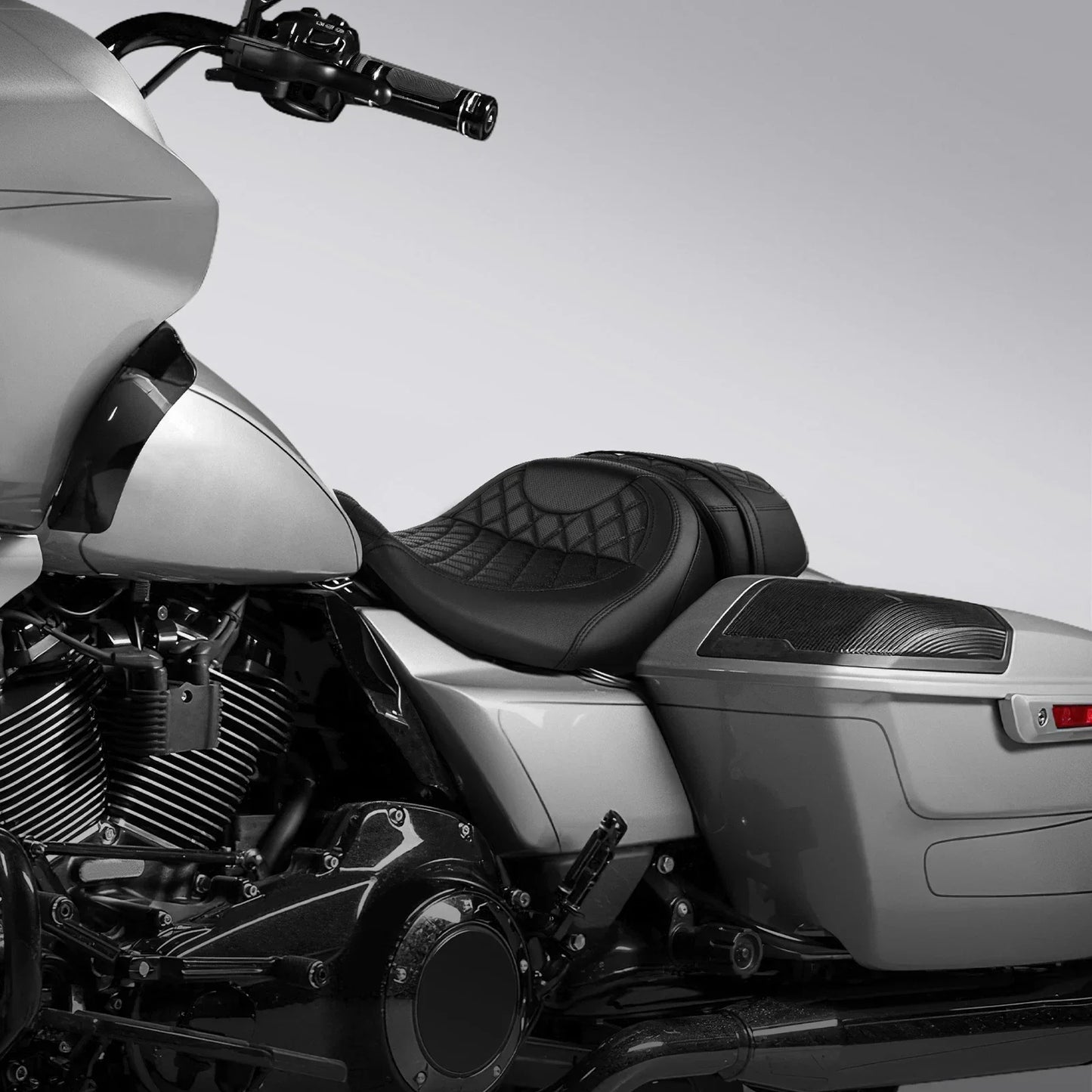 Black Gel Driver & Passenger Seats for Harley CVO Street Road Glide (2023-2025)