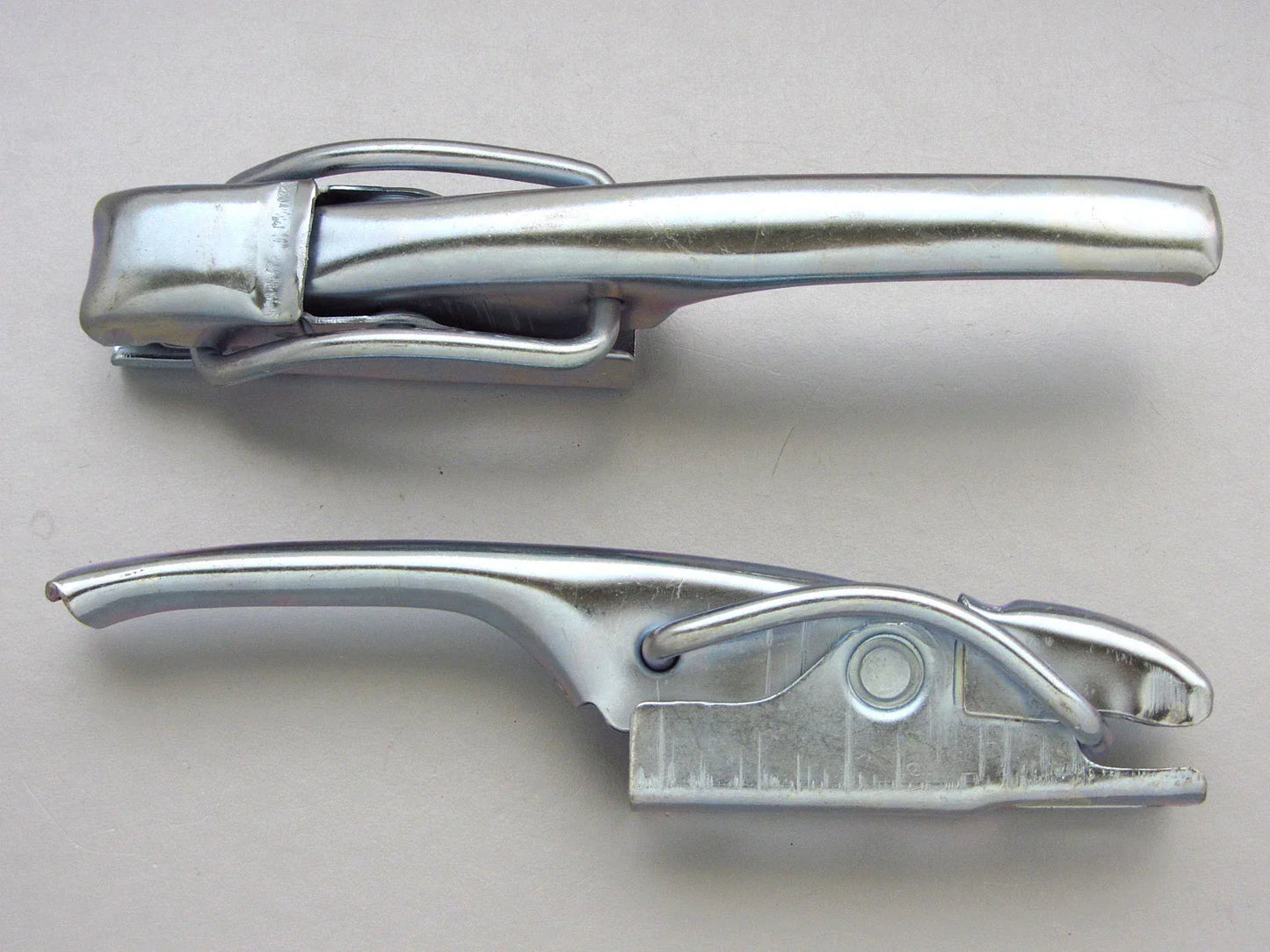 Mitsubishi Triton L200 Tailgate Side Handles 2 x for 1986-1996