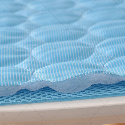 Cooling Mat for Dogs & Cats - Soft Mesh Fabric for Hot Weather