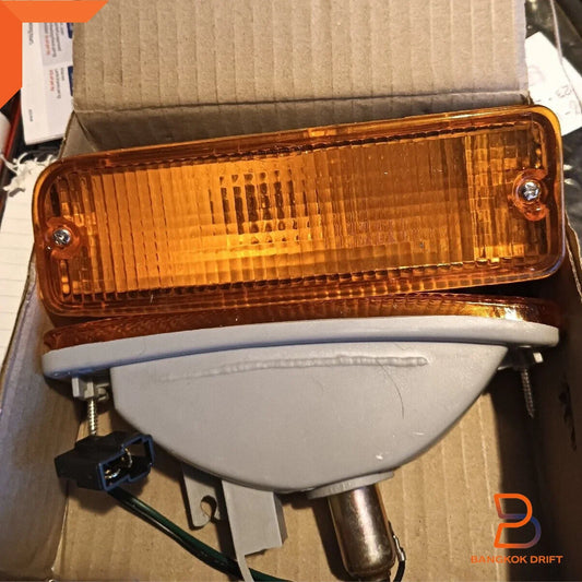 Amber Bumper Bar Indicator Blinker Light for Toyota Hilux (1988-1997)