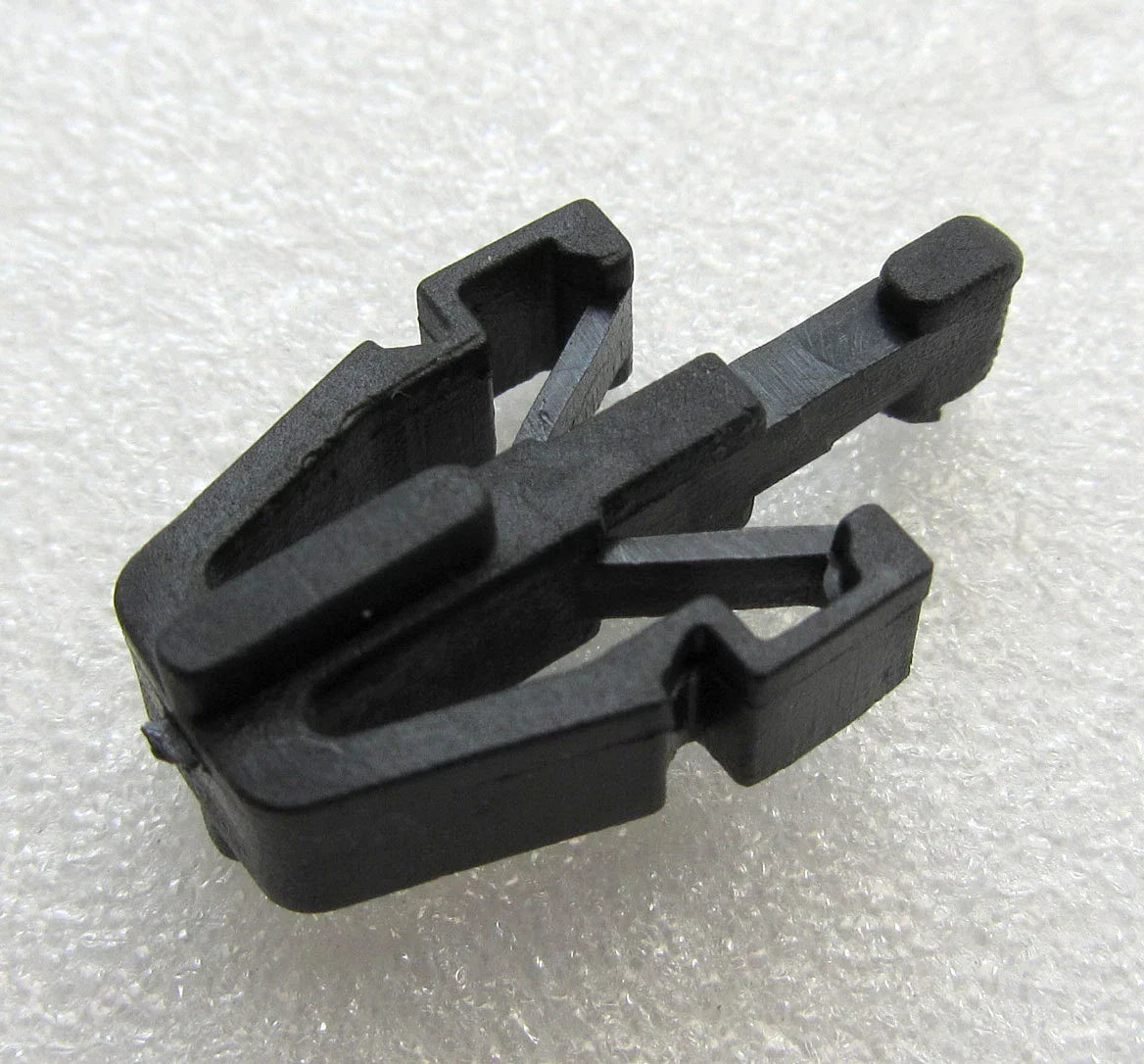 Grill Lock Clip for Isuzu D-Max, Holden Rodeo, Colorado, Mitsubishi L200 (2002-2023)