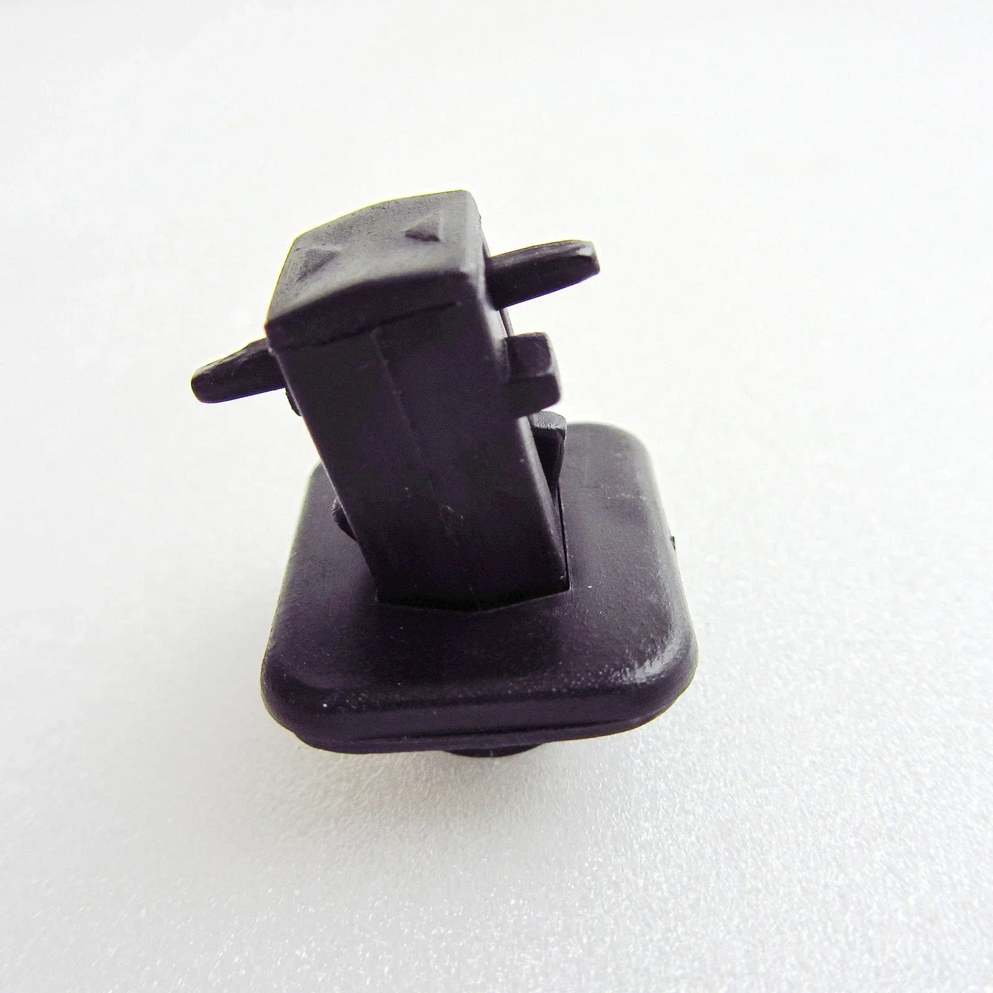 20 x Grill Lock Clips for Nissan Navara D21 Hardbody Pickup (1986-1997)