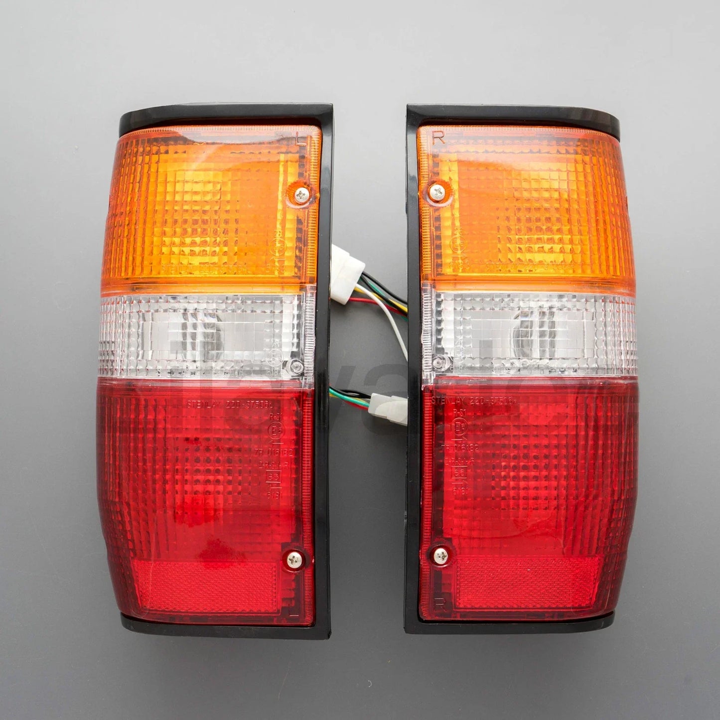 Tail Light for 86-94 Mitsubishi L200, Cyclone, Mighty Max, Triton, Dodge D50
