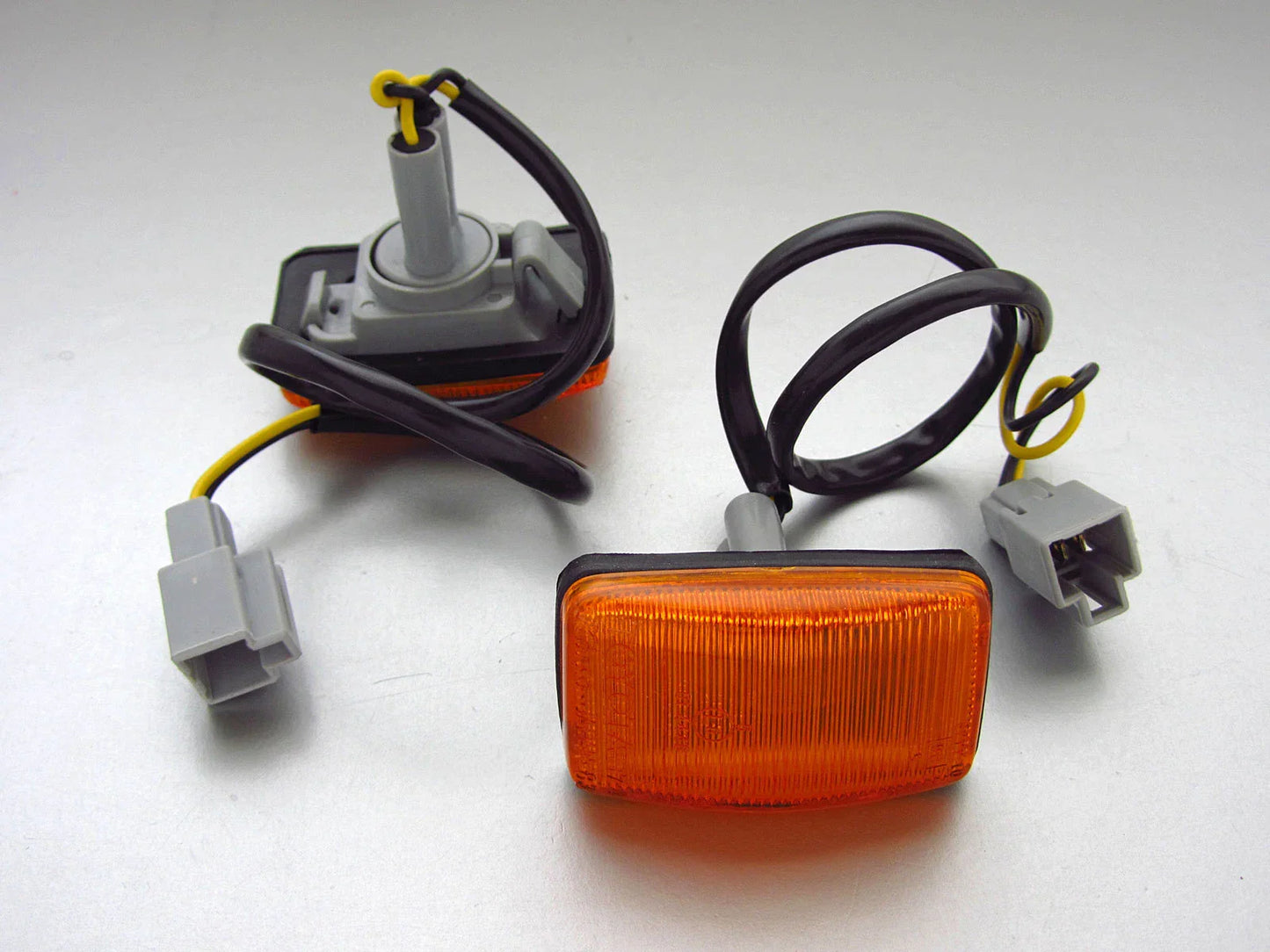 Guard Repeater Turn Signal Light for 1989-1997 Toyota Land Cruiser FJ80 FJ82