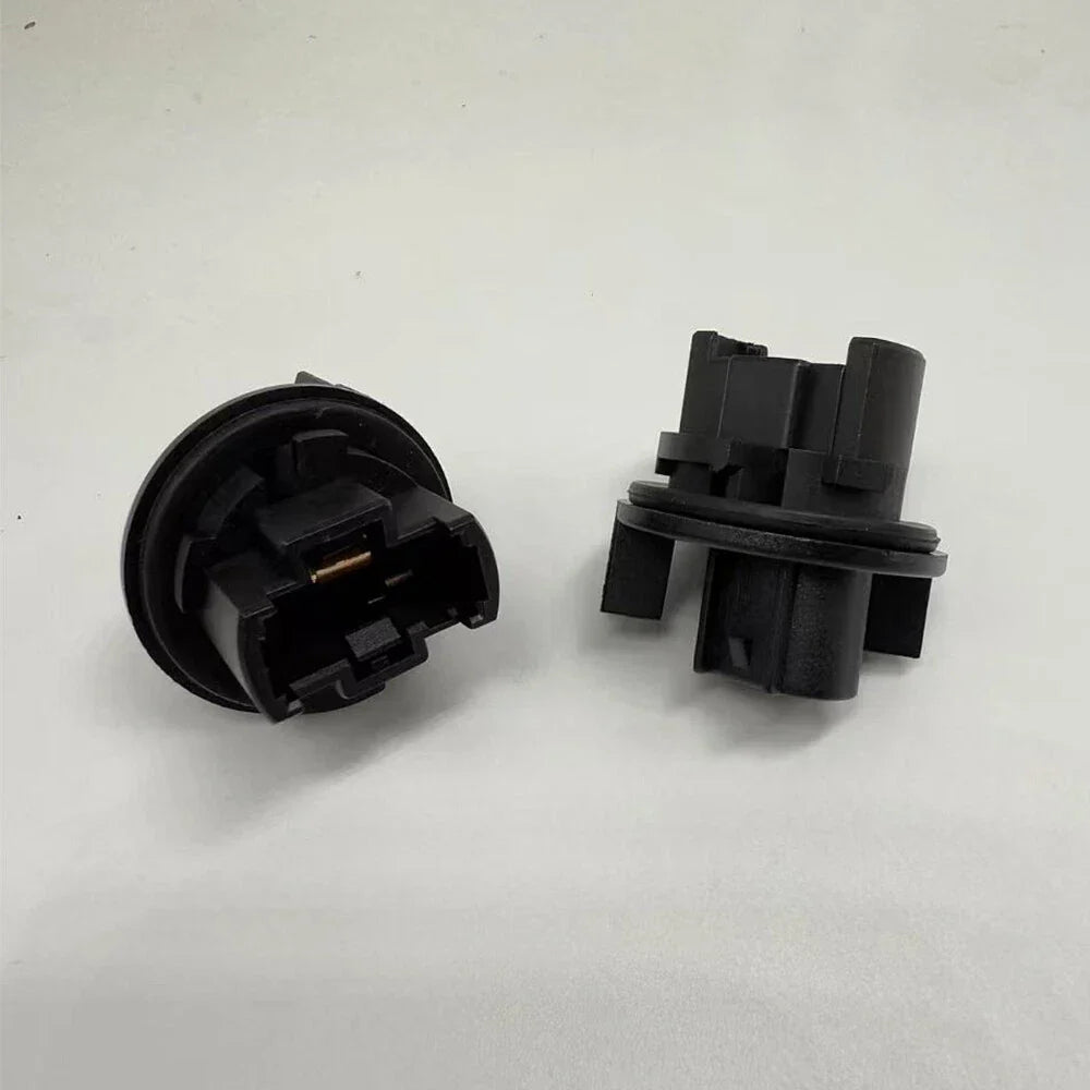 Bulb Socket for Nissan Frontier, Maxima, Quest (2002-2009)
