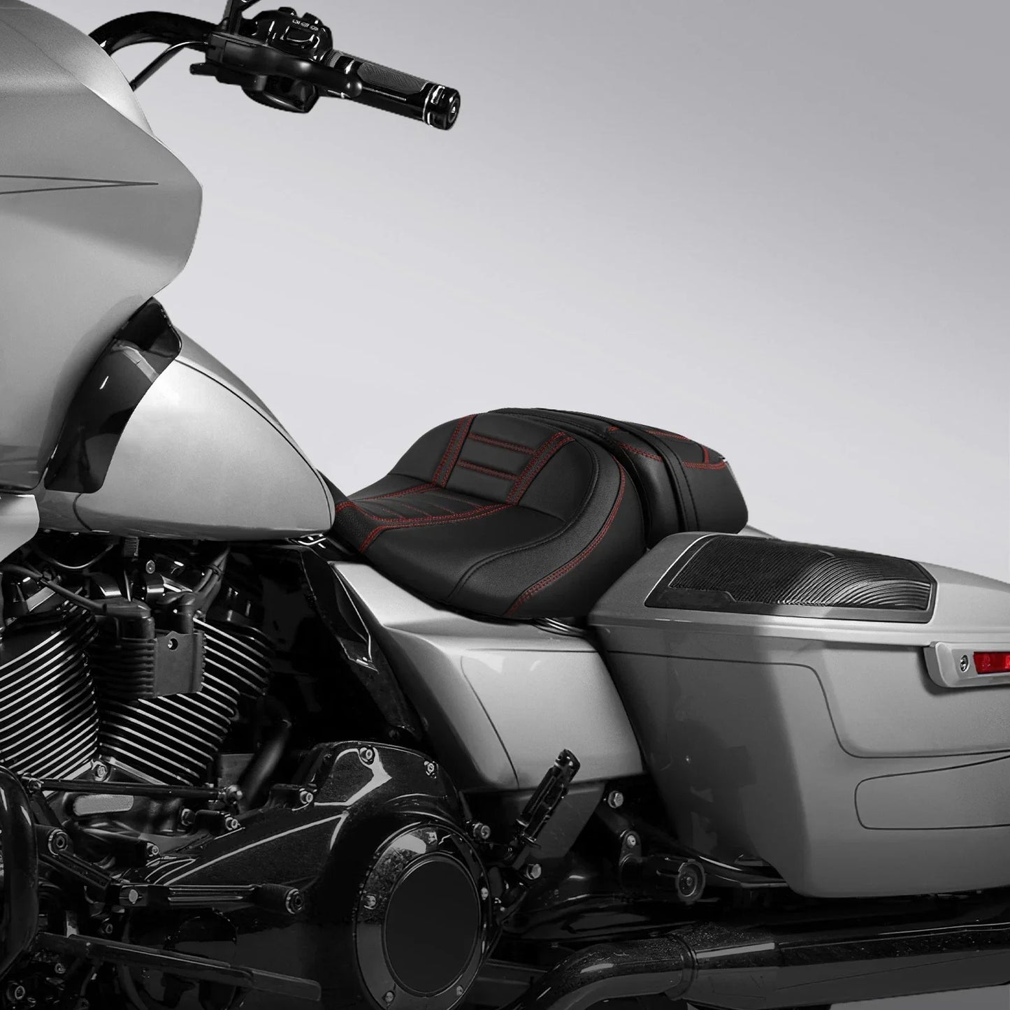 2x Seats Black Red Driver/Passenger for Harley Street Glide FLHXSE (2023-2025)