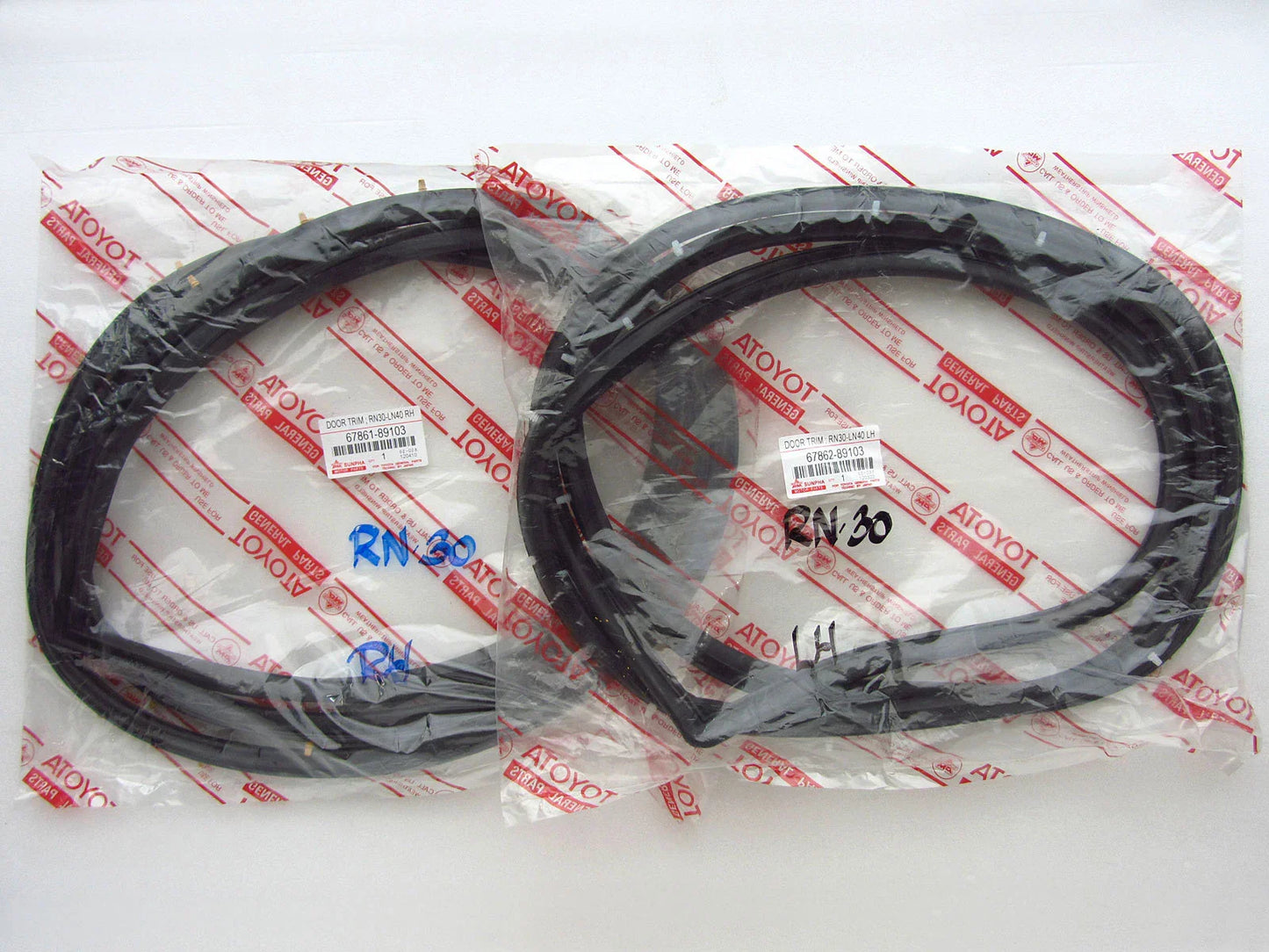 Door Weatherstrip Rubber Seal for 1980-1983 Toyota Hilux RN30 LN30 RN40 LN46 (2)