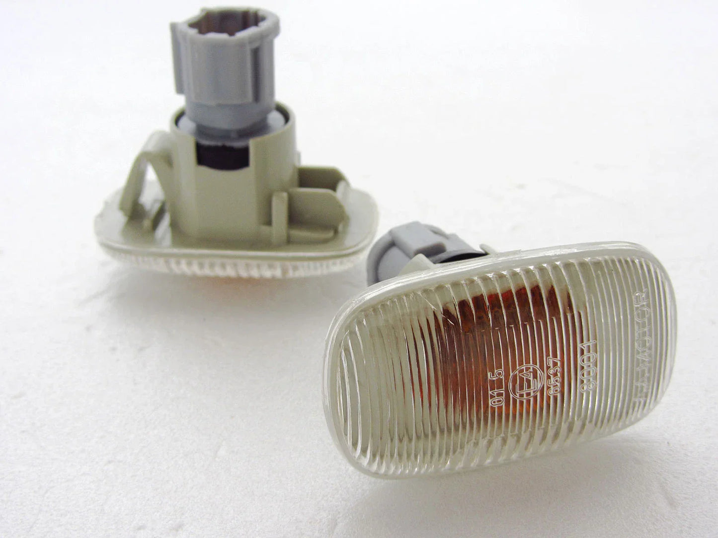 White Guard Side Fender Turn Signal Light for Isuzu D-Max Holden Rodeo (03-05)