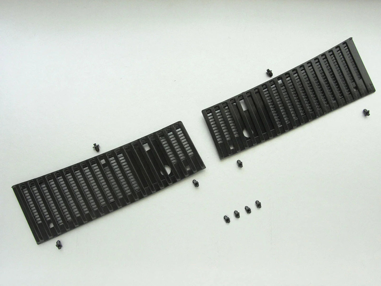Wiper Cowl Grill with Clips for Nissan Navara D21 (1992-1997)