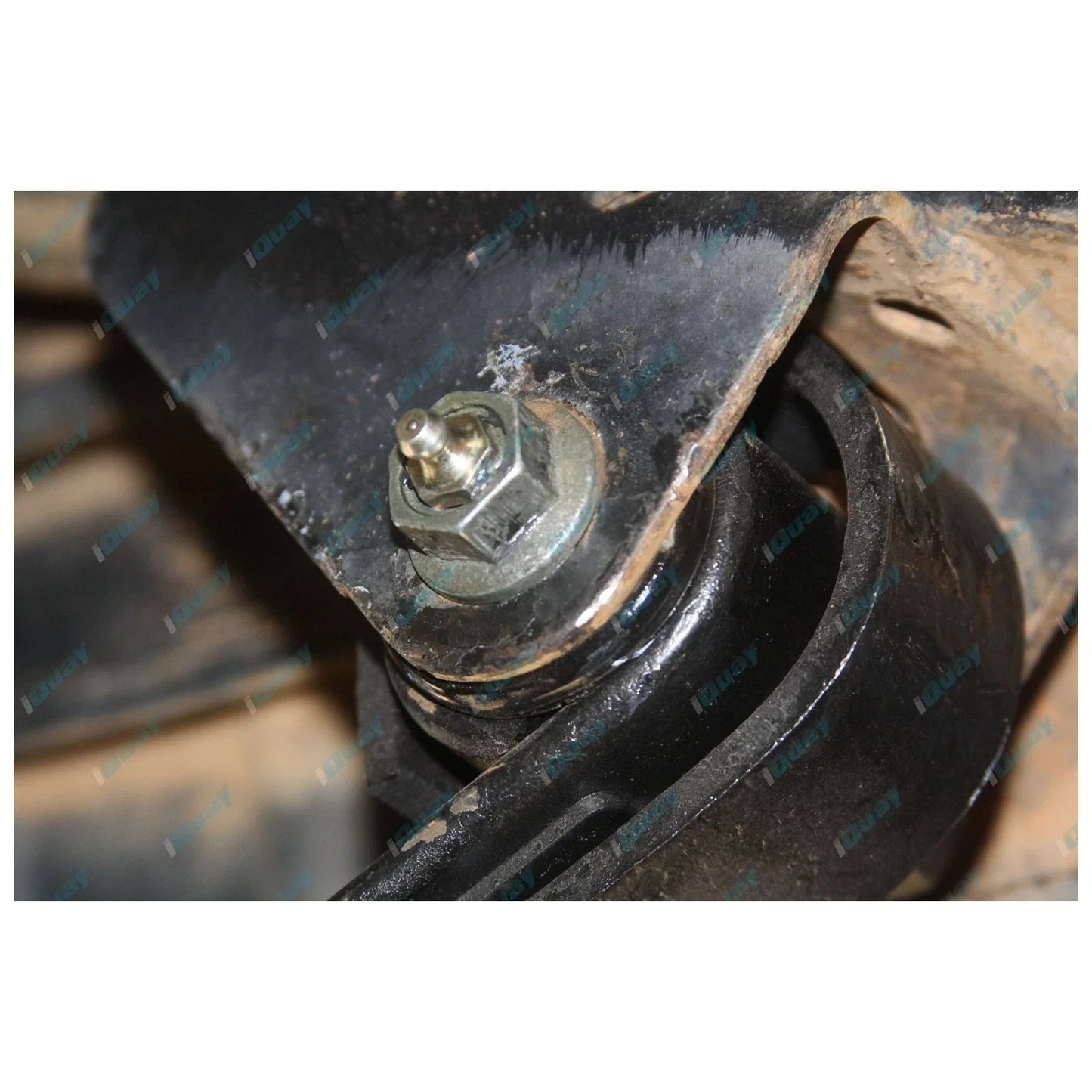 Greasable Leaf Spring Pin Pivot Bolt for Hilux KZN165 1999-2005 4x4 Diesel