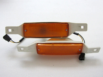 Toyota Hilux Bumper Indicator Lights Pair for LN40 RN40 (1984-1989)