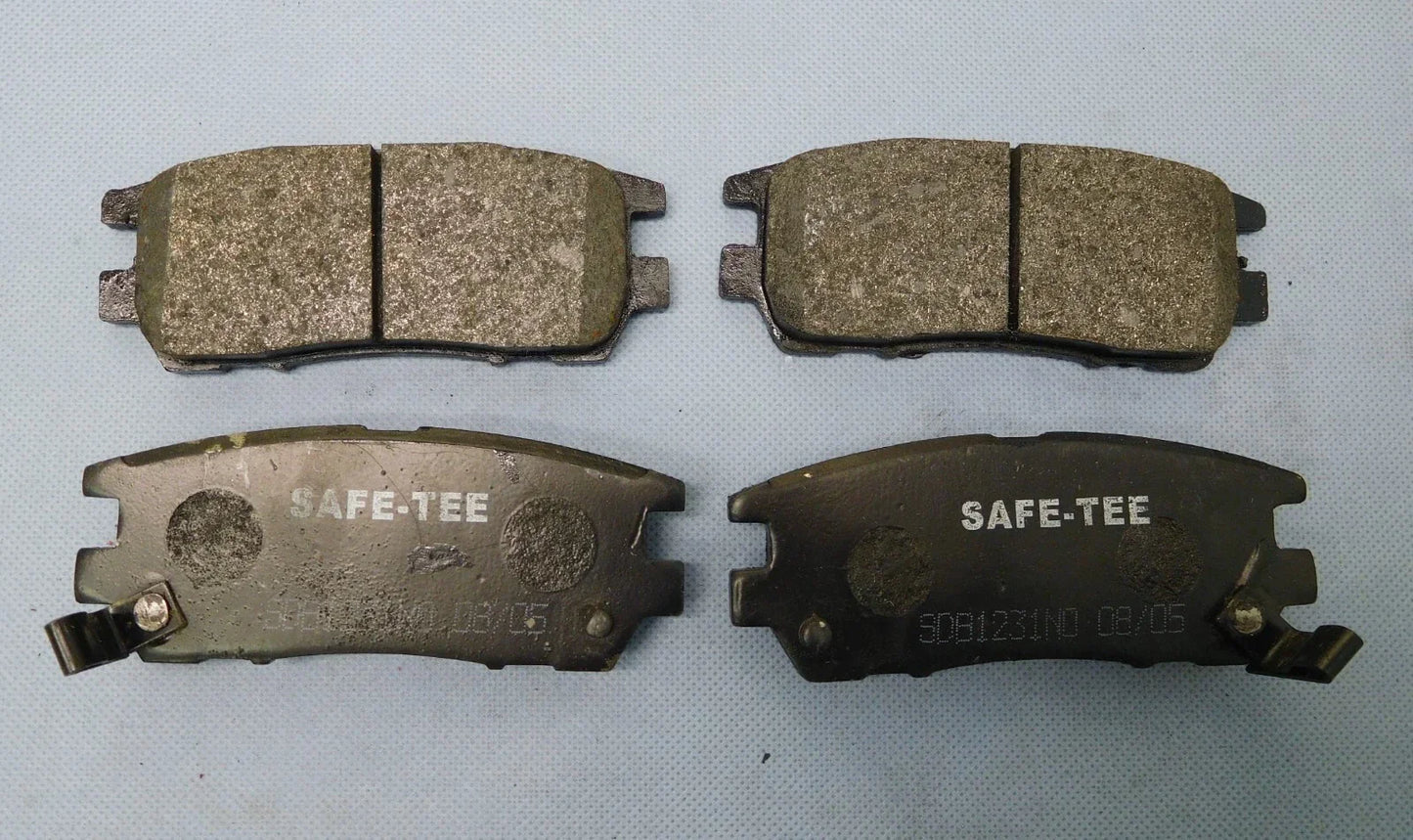 Rear Disc Brake Pad Set for Mitsubishi Pajero 2.8 Diesel & 3.0 V6 (1994-1996)