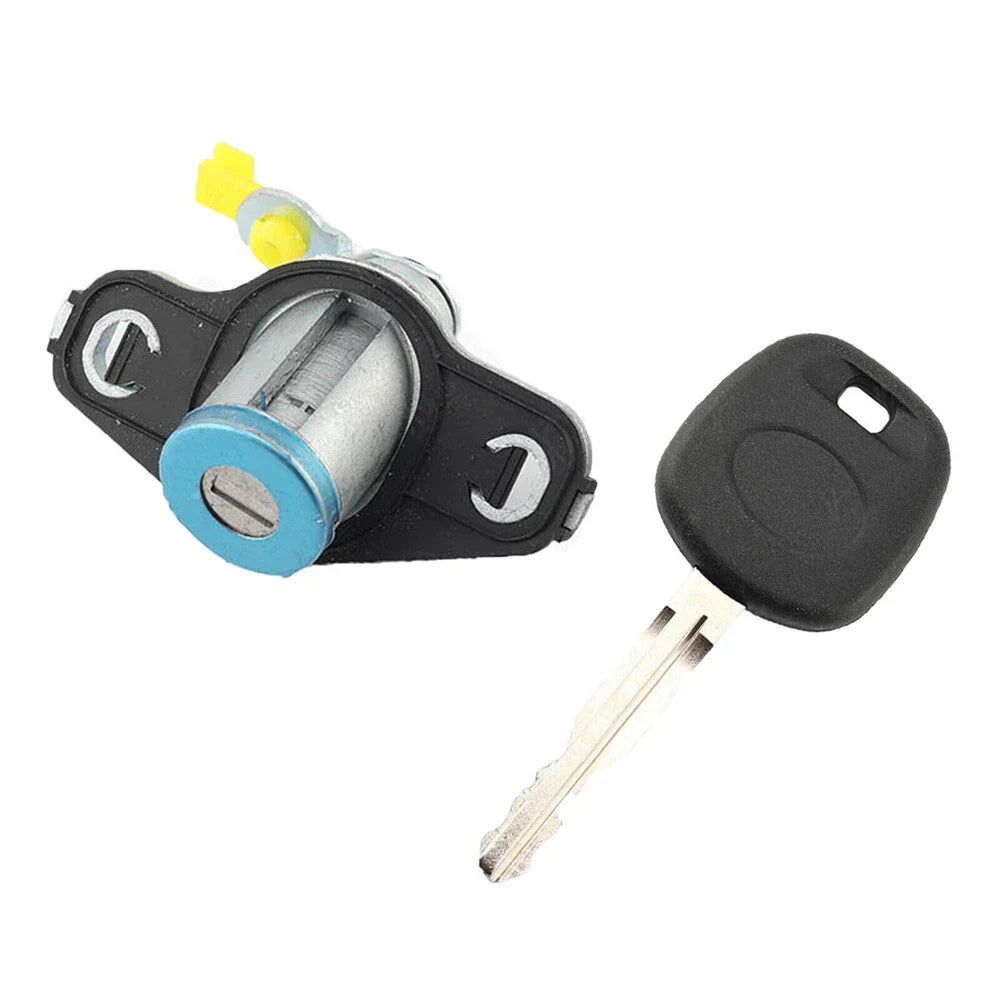 Rear Boot Lock Cylinder with Key for Toyota Corolla Matrix (2003-2008)