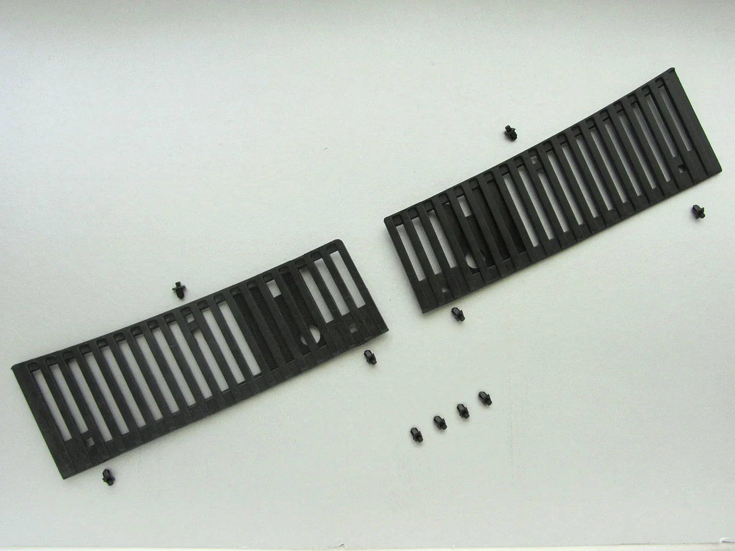 Wiper Cowl Grill with Clips for Nissan Navara D21 (1986-1992)